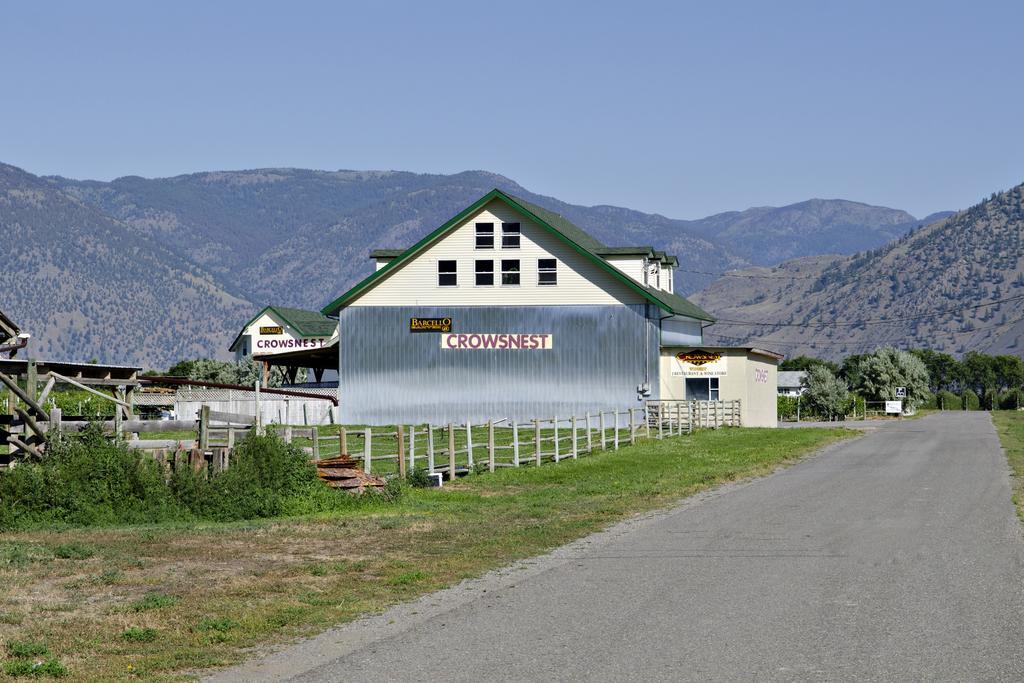 Crowsnest Vineyards Guesthouse Keremeos Dış mekan fotoğraf