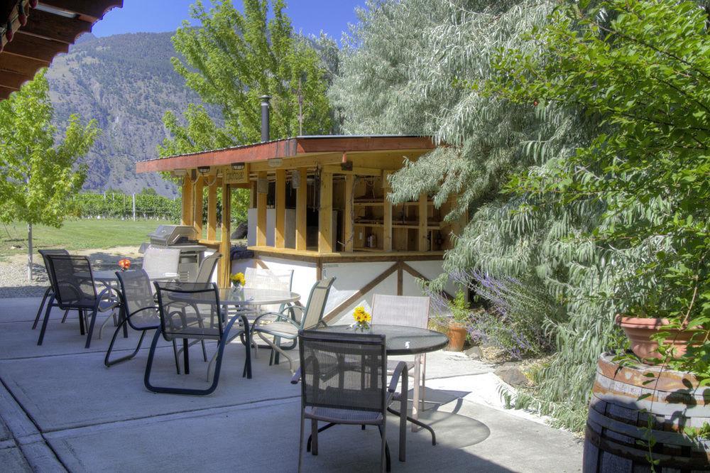 Crowsnest Vineyards Guesthouse Keremeos Dış mekan fotoğraf