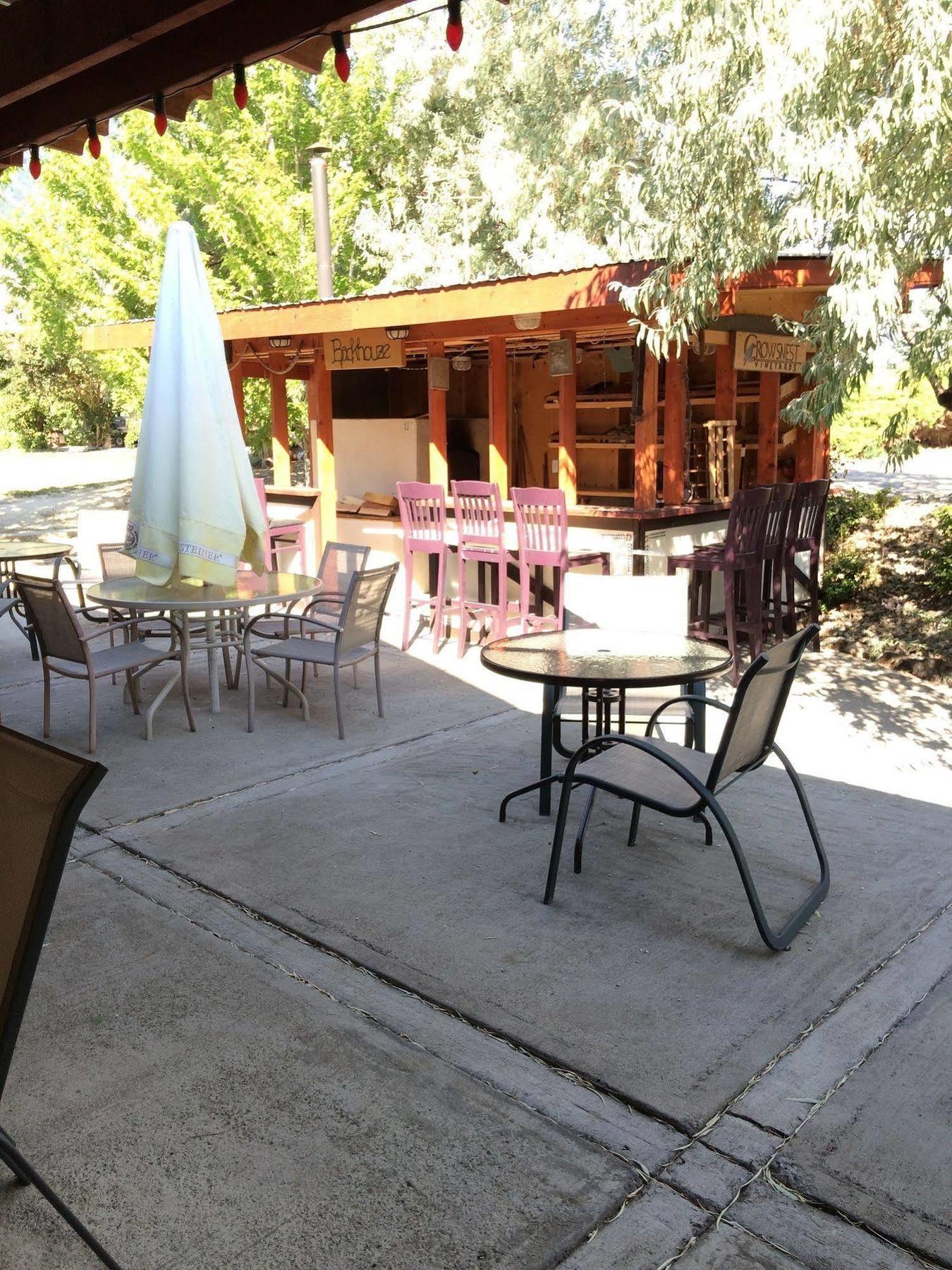 Crowsnest Vineyards Guesthouse Keremeos Dış mekan fotoğraf